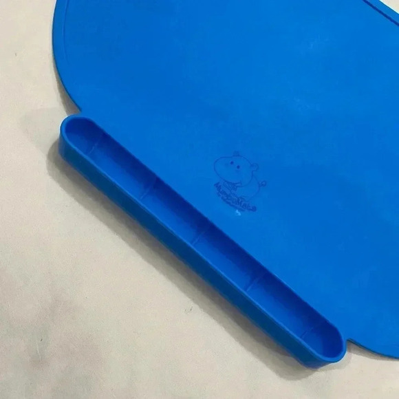 Baby green  silicone bib and blue Mambomats placemat. - Picture 5 of 5